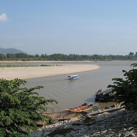 OYO 359 Golden Nakara Place Chiang Saen Bagian luar foto