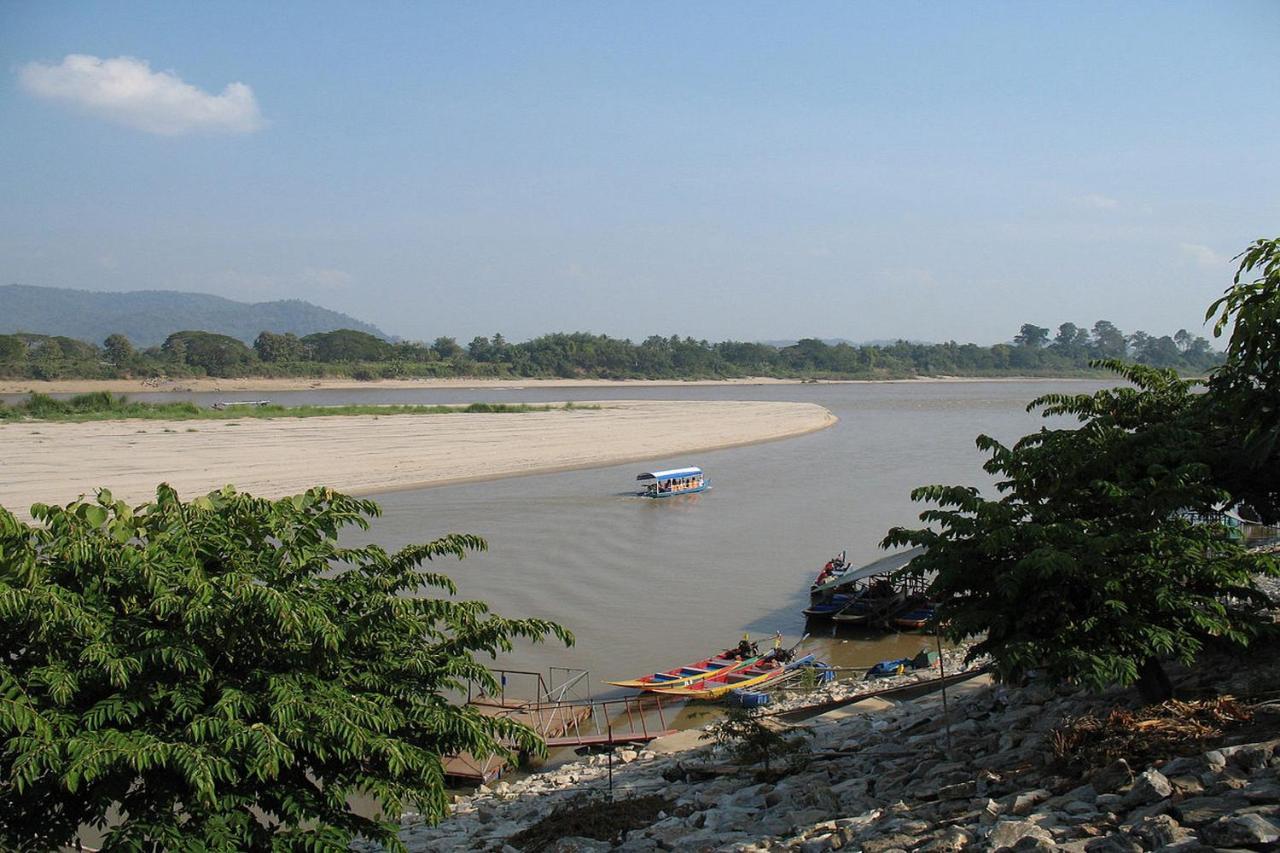 OYO 359 Golden Nakara Place Chiang Saen Bagian luar foto