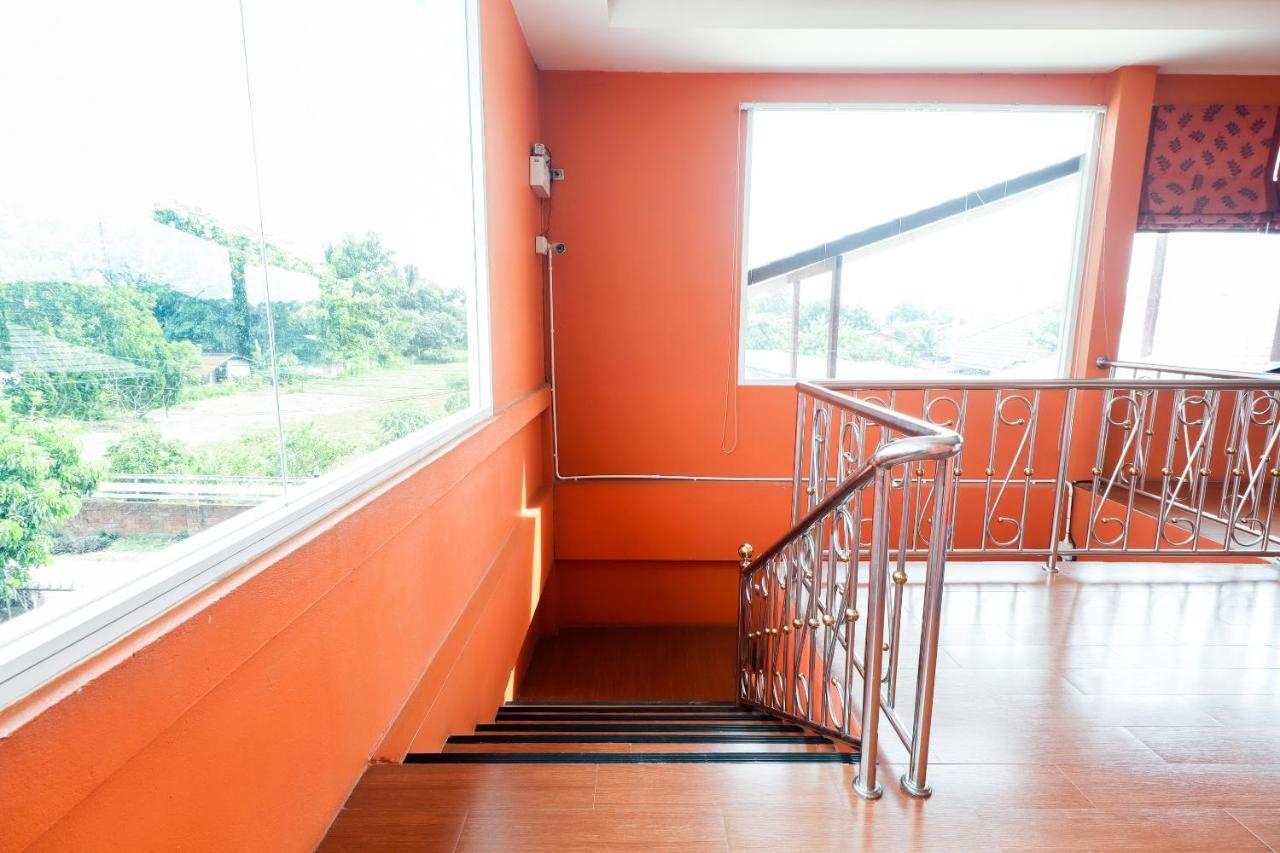 OYO 359 Golden Nakara Place Chiang Saen Bagian luar foto