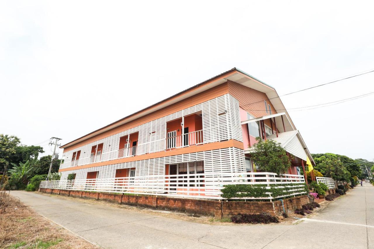 OYO 359 Golden Nakara Place Chiang Saen Bagian luar foto